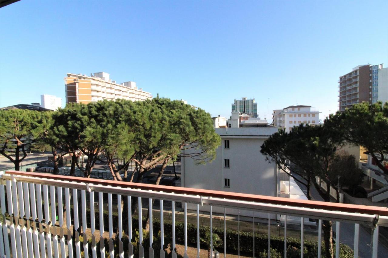 Appartamenti Puerto Do Sol Lignano Sabbiadoro Bagian luar foto