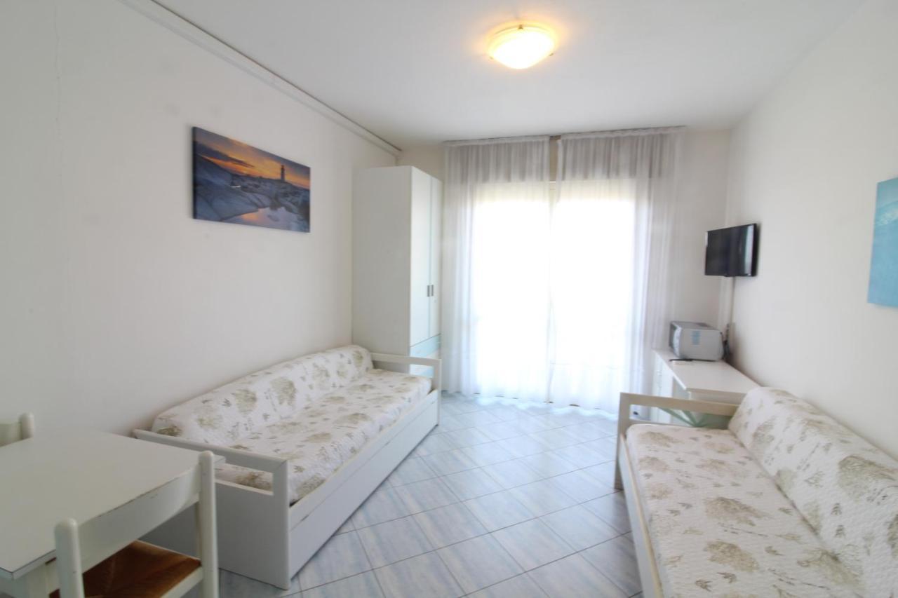 Appartamenti Puerto Do Sol Lignano Sabbiadoro Bagian luar foto