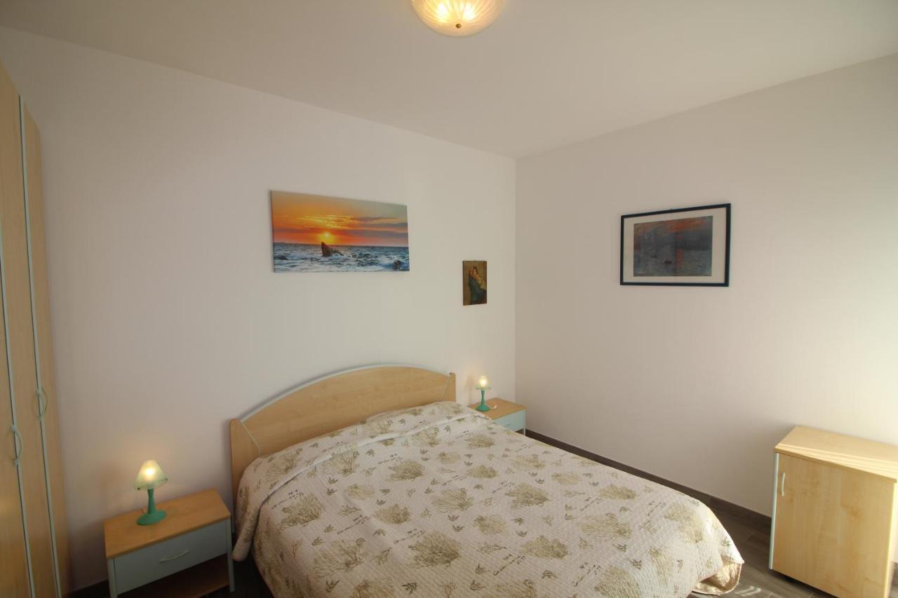 Appartamenti Puerto Do Sol Lignano Sabbiadoro Bagian luar foto