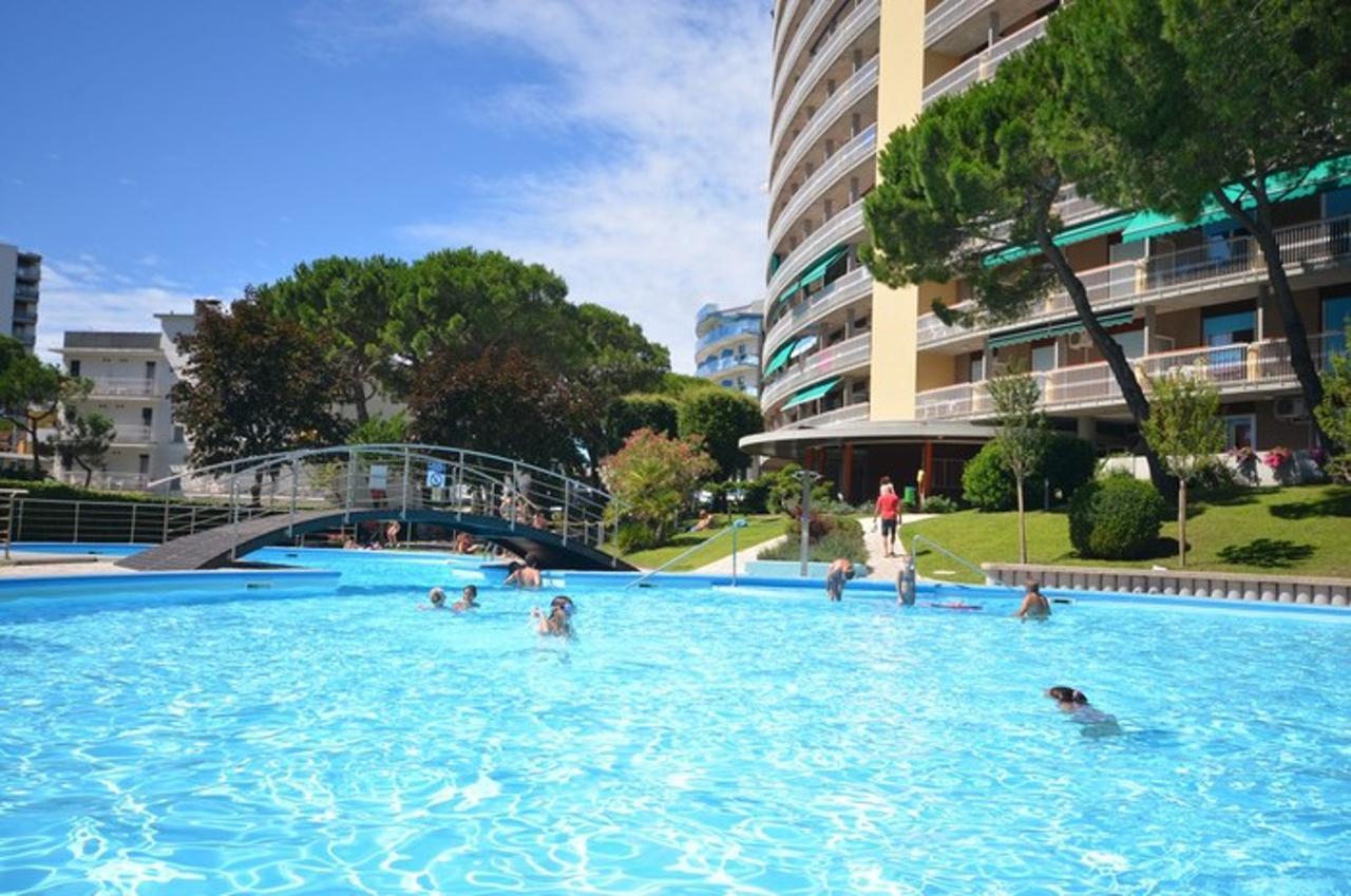 Appartamenti Puerto Do Sol Lignano Sabbiadoro Bagian luar foto