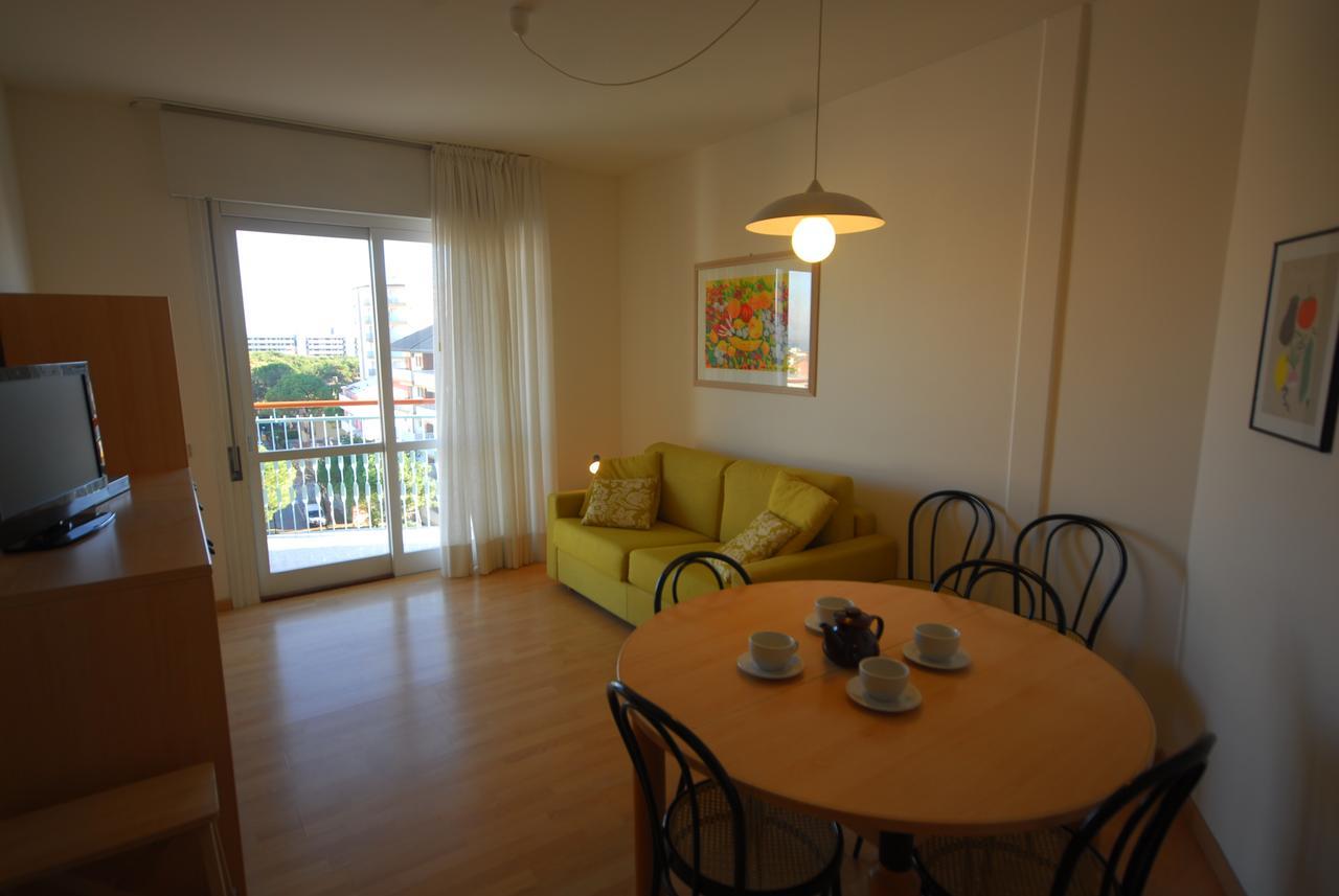 Appartamenti Puerto Do Sol Lignano Sabbiadoro Bagian luar foto